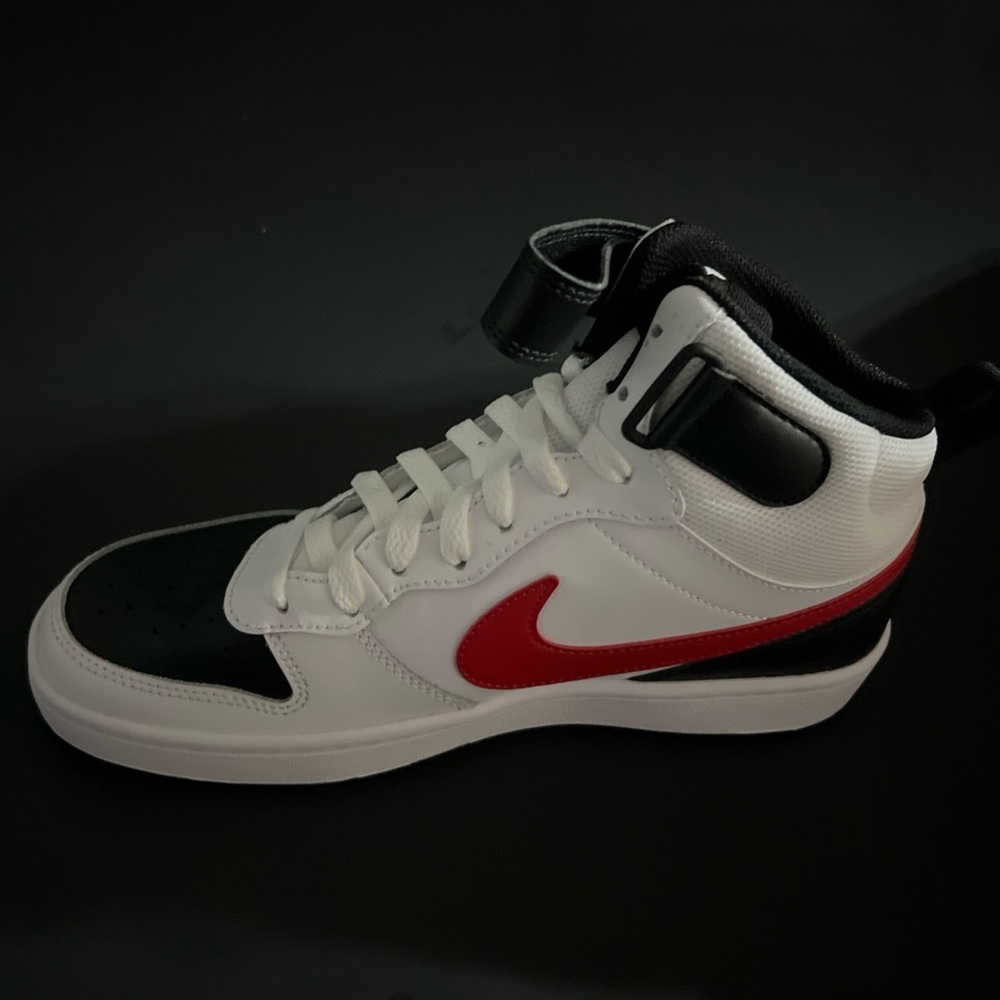 Nike Men's Size 7 Y White and Red High-Top Sneakers